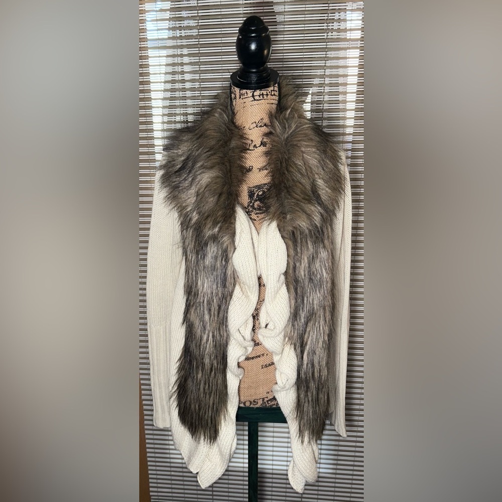 Venus Faux Fur Lapel Cream Knit Ruffled Open Front Cardigan Sweater M